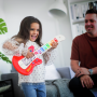 CHITARRA CONNESSA magic touch TOCCO MAGICO strumento musicale HAPE E12805 età 12 mesi + Hape - 5